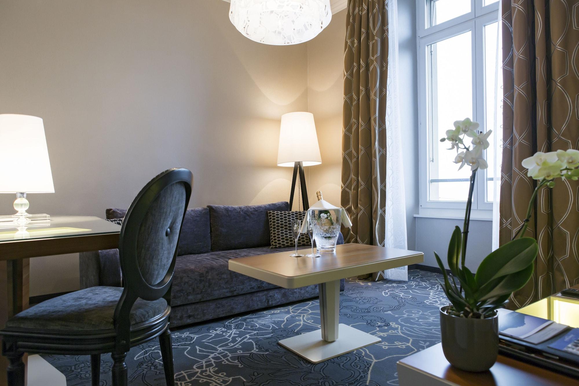 호텔 슈바이처호프 루체른 외부 사진 A suite at the Hotel Axelmannstein