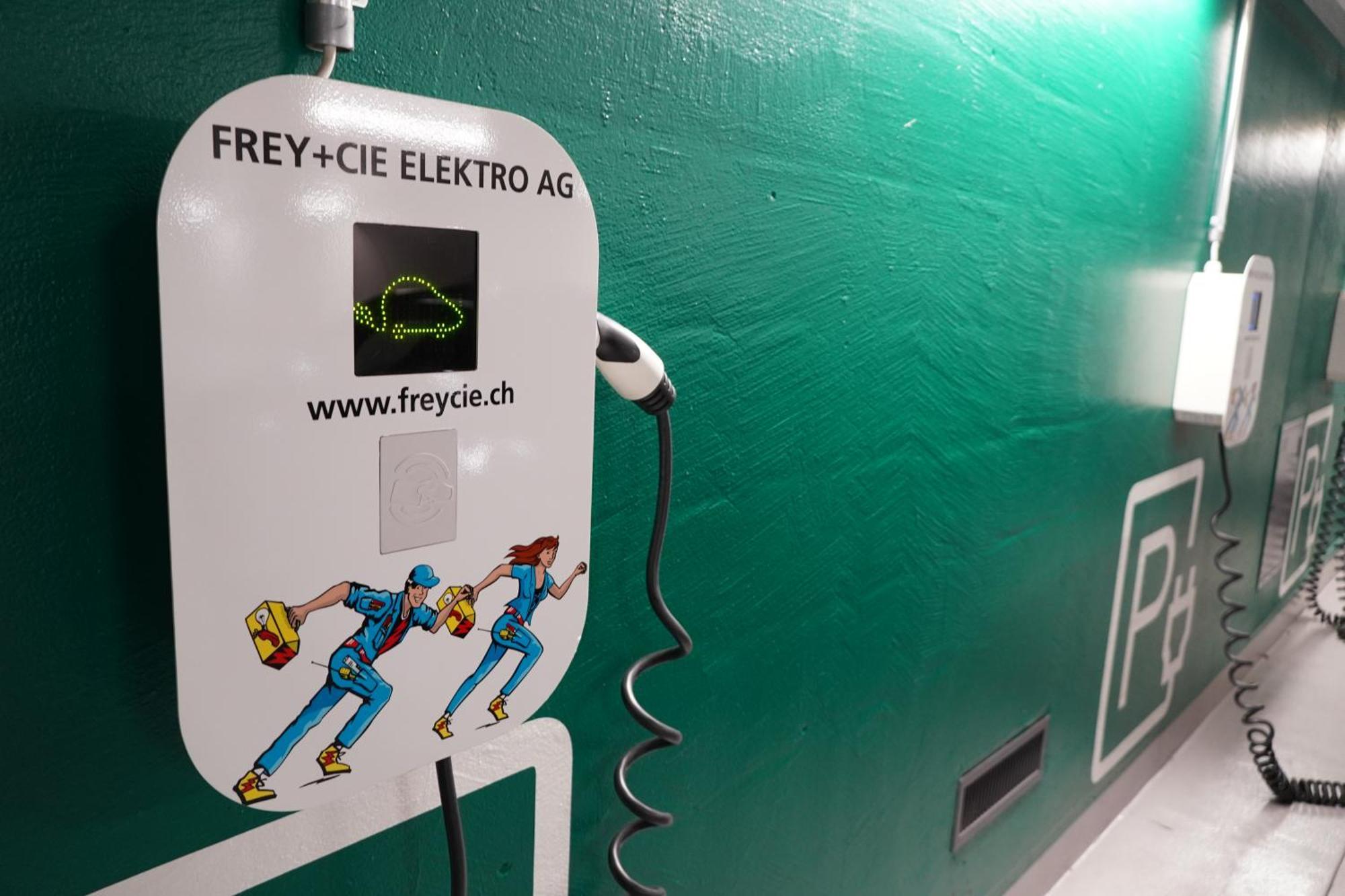 호텔 슈바이처호프 루체른 외부 사진 A charging station for electric vehicles