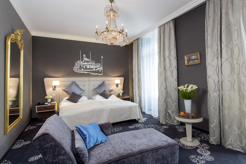 호텔 슈바이처호프 루체른 외부 사진 A room at the Hotel de Crillon