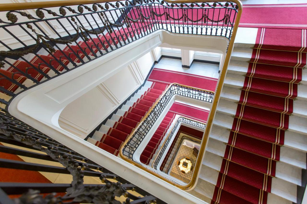 호텔 슈바이처호프 루체른 외부 사진 Staircase